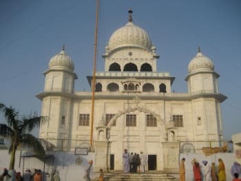 ਇਤਿਹਾਸਕ ਅਤੇ ਸ਼ਰਧਾਲੂ ਜੜ੍ਹਾਂ